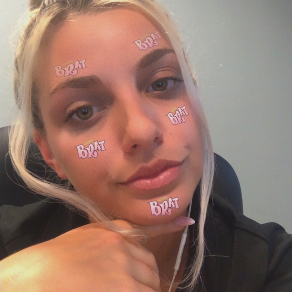 Meet your Posher, Chloe